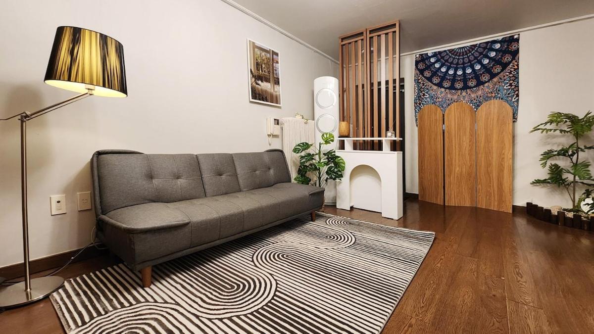 Apartment K-6 Hongdae Yeontral Park *
